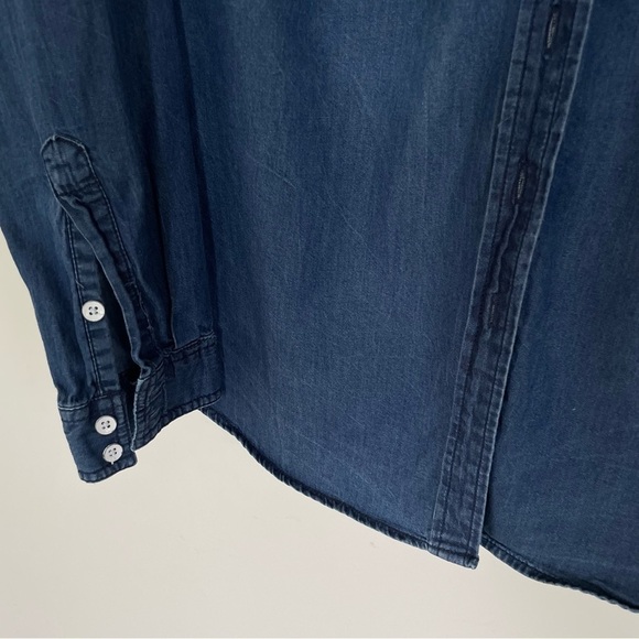 Torrid Taylor Medium Wash Denim Button-Down Shirt in 00 (Medium/Large Size 10) - Picture 9 of 16